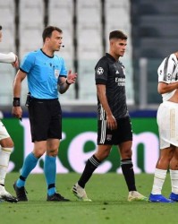  里昂客场不敌升班马，主教练赛后直言失误  