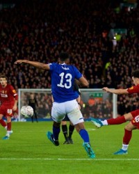  热刺核心伤退陷困境，小将临危救主保留欧战希望  