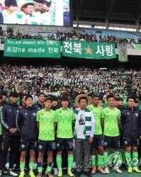  利物浦球迷抗议票价，俱乐部紧急召开沟通会  