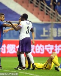  慕尼黑德比战火药味十足险冲突  