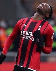  AC米兰,锋线哑火憾平罗马错失登顶良机  