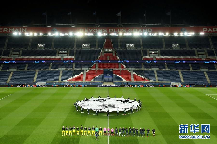  巴黎圣日耳曼主场大胜里昂，登顶积分榜首  