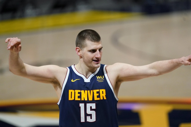  约基奇荣膺常规赛MVP称号  