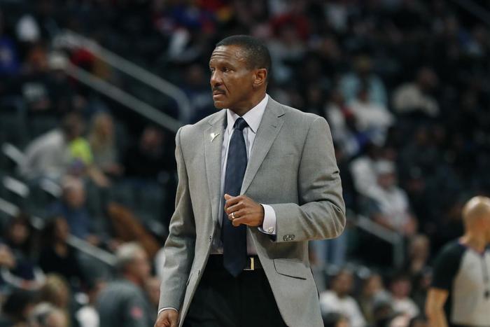  活塞解雇主帅凯西，助理教练临时接任引质疑  
