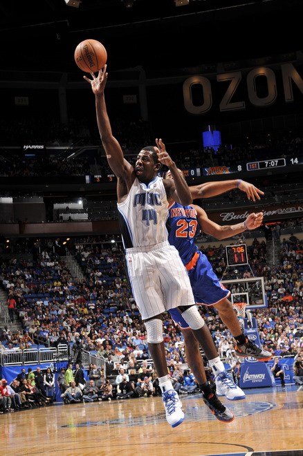  布伦森末节接管比赛，尼克斯险胜篮网  